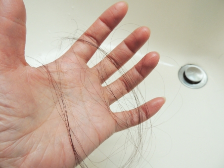 芸能人 米人気女優アリッサミラノがコロナ感染後に大量の抜け毛